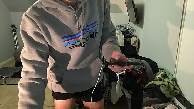 Snapshot of Dylansd chatting on February 23, 12:26 am Dylansd online show from February 23, 12:26 am