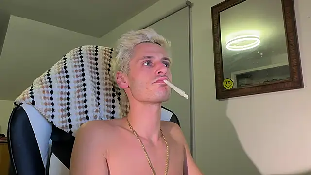 Snapshot of Dylansd chatting on January 12, 8:57 am Dylansd online show from January 12, 8:57 am