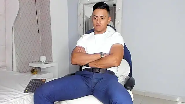 Lucii fer  online show from February 12, 11:49 am