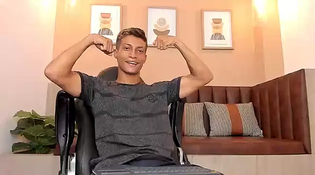 Snapshot of wolf_james123 chatting on February 14, 2:23 pm wolf james123 online show from February 14, 2:23 pm