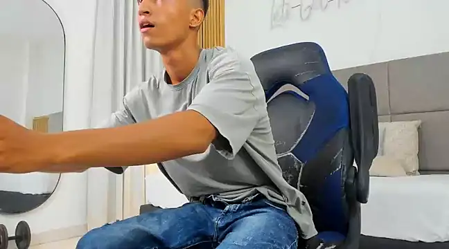 Snapshot of wolf_james123 chatting on February 4, 2:39 am wolf james123 online show from February 4, 2:39 am