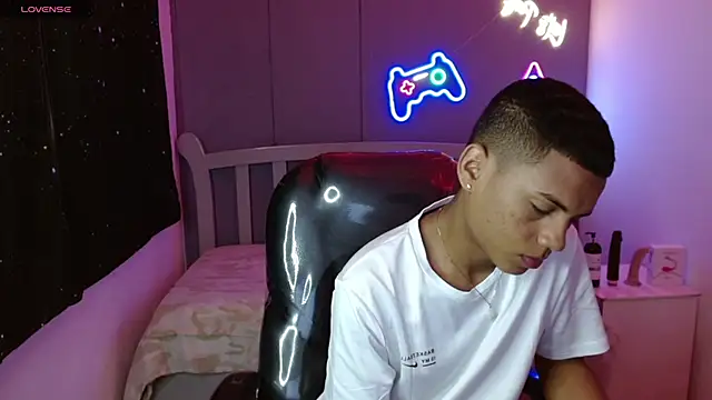 OwenStone  online show from December 19, 8:13 pm