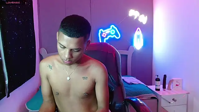 OwenStone  online show from December 16, 7:54 pm