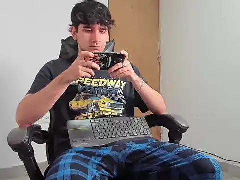 leo030809 online show from April 4, 12:40 am