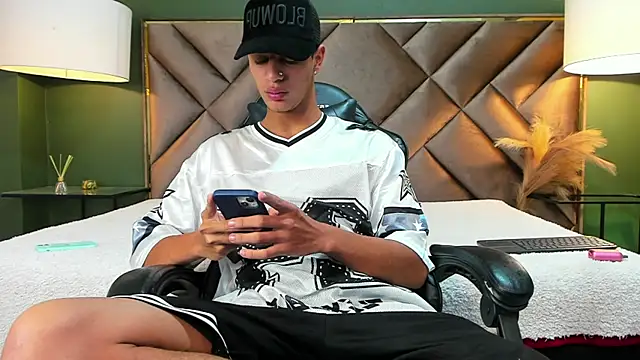 Tyler Rodriguez online show from October 9, 10:03 pm