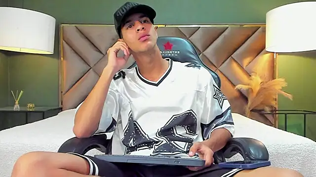 Tyler Rodriguez online show from October 8, 9:52 pm