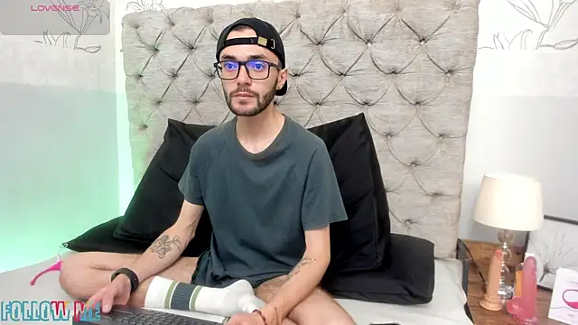 Snapshot of jakemagnus chatting on January 17, 11:59 am jakemagnus online show from January 17, 11:59 am