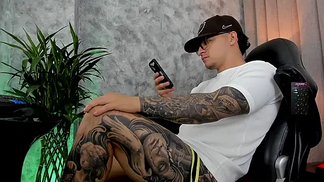 boyc022  online show from September 24, 3:50 am