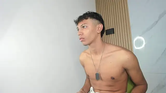 im sebaslopez online show from December 18, 3:58 am