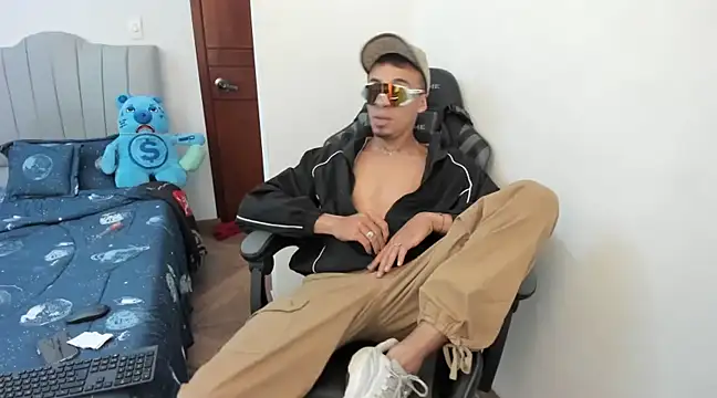 twink latino5 online show from January 5, 3:32 am