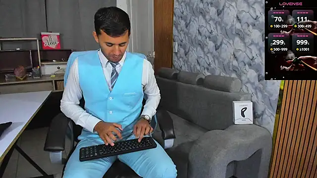 Hideintheoffice online show from February 2, 5:17 am