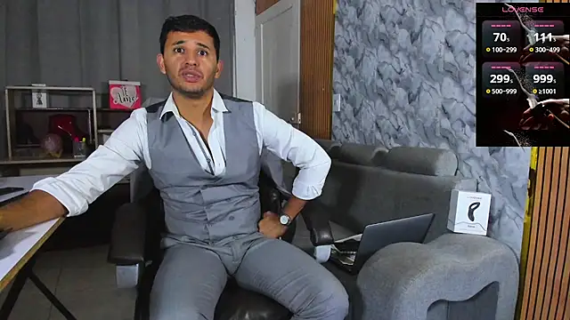 Hideintheoffice online show from February 3, 6:22 am