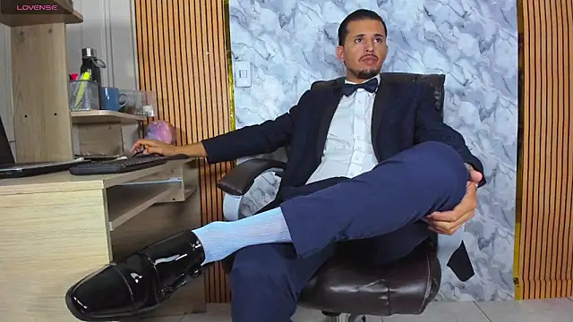 Hideintheoffice online show from May 24, 2:06 am