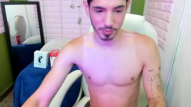 fabrizzio   online show from March 3, 8:39 pm