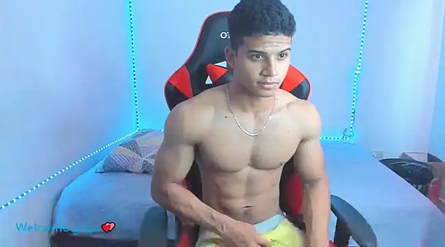 Snapshot of oliver_thompsson7 chatting on December 23, 7:52 pm oliver thompsson7 online show from December 23, 7:52 pm