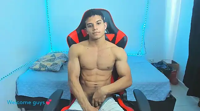 Snapshot of oliver_thompsson7 chatting on February 6, 8:13 pm oliver thompsson7 online show from February 6, 8:13 pm
