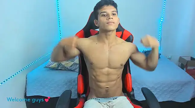 Snapshot of oliver_thompsson7 chatting on January 11, 10:18 pm oliver thompsson7 online show from January 11, 10:18 pm