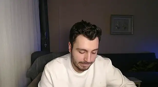 handsomeee04 online show from March 18, 10:04 pm