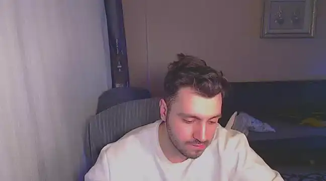 handsomeee04 online show from March 5, 10:33 pm