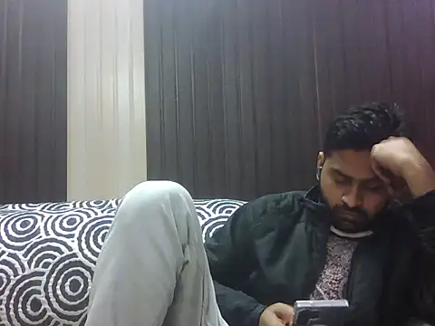 indihotguy online show from February 8, 8:20 am