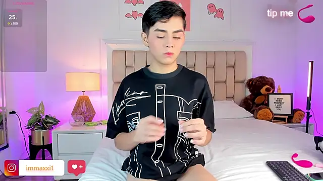 Maxi little online show from November 11, 3:33 am