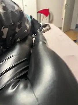 latexmen6 online show from March 1, 5:40 am