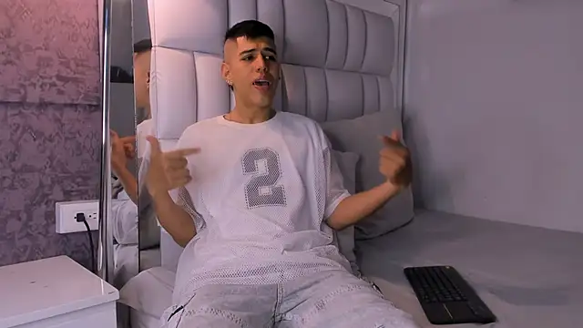 Angel Khouri online show from January 25, 8:10 pm