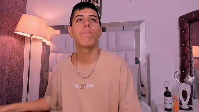 Angel Khouri online show from February 6, 8:13 pm