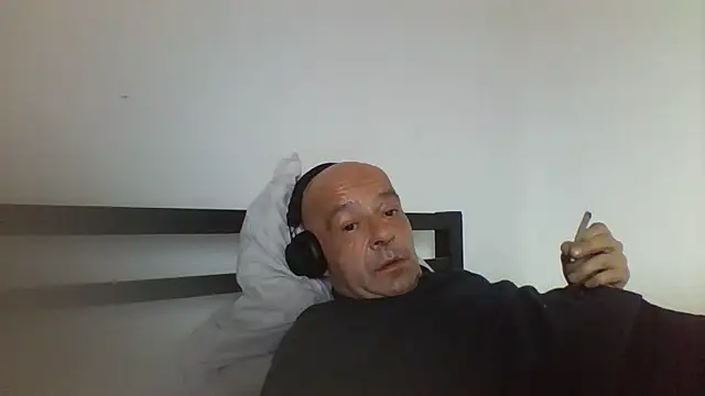 horndude187187 online show from December 31, 12:46 pm