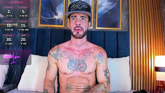 Lancelot Benwick online show from February 13, 8:47 pm