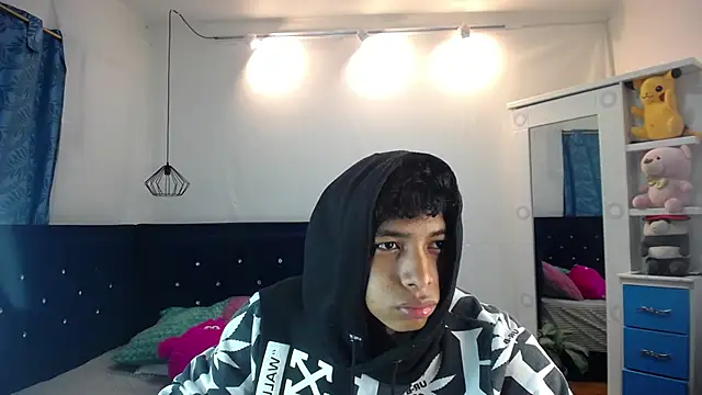 twinkmilk  online show from March 17, 12:46 pm