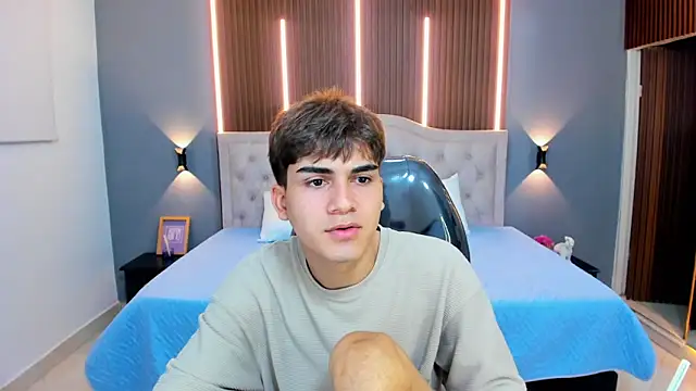 Tommy18   online show from November 7, 4:27 am