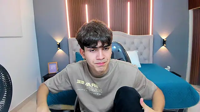 Tommy18   online show from September 21, 4:12 am