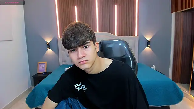 Tommy18   online show from September 23, 3:28 am