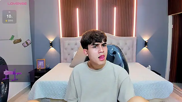 Tommy18   online show from September 13, 4:02 am