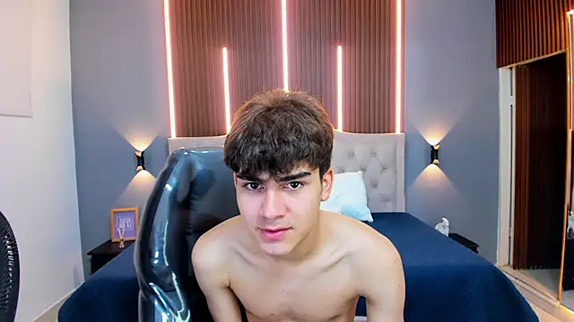 Tommy18   online show from September 18, 3:41 am