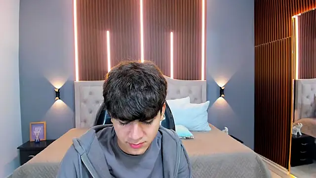 Tommy18   online show from October 3, 3:55 am