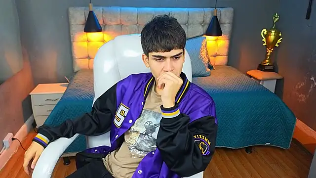 Tommy18   online show from March 16, 6:42 am