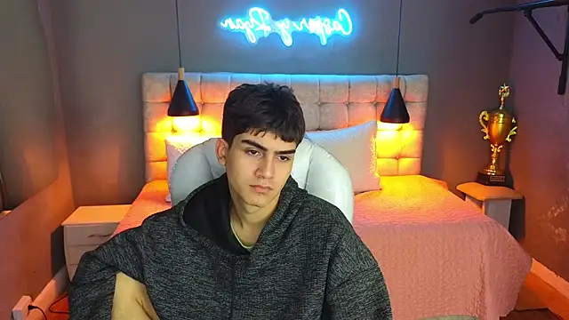 Tommy18   online show from March 7, 5:51 am