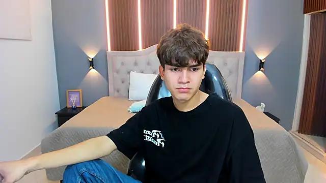 Tommy18   online show from October 2, 3:54 am