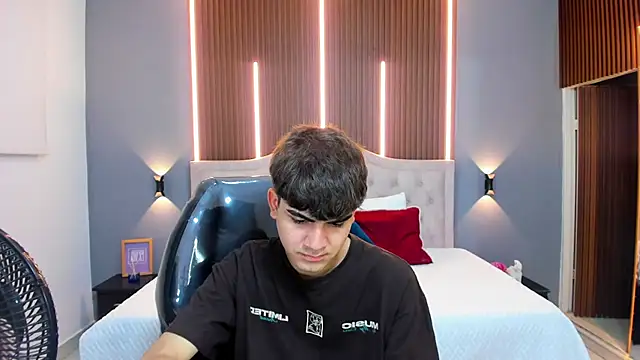 Tommy18   online show from October 16, 3:58 am