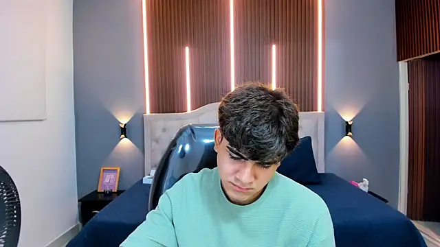 Tommy18   online show from October 19, 4:28 am