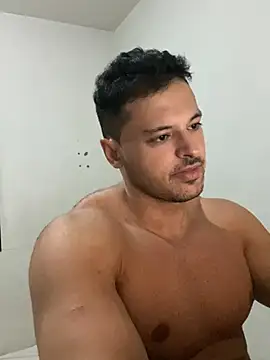 Snapshot of Lucasfit24 chatting on February 20, 11:53 am Lucasfit24 online show from February 20, 11:53 am