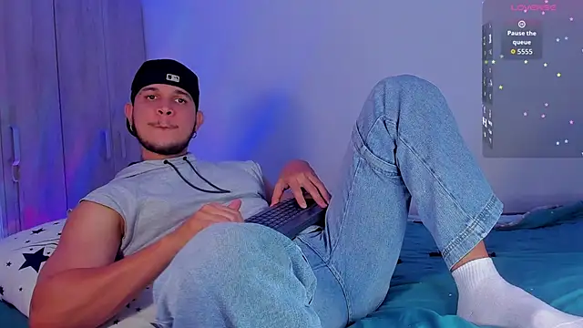 austinoficial online show from November 30, 9:39 pm