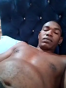 Snapshot of Elnegro28 chatting on October 18, 4:12 pm Elnegro28 online show from October 18, 4:12 pm