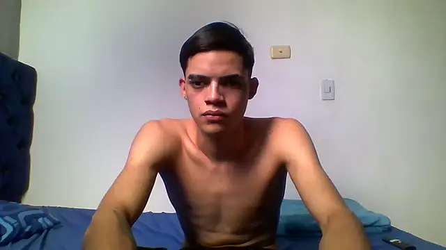 Latinos 2001 online show from May 26, 4:58 pm