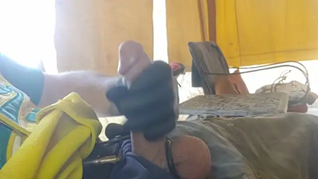 bwcbeat83 online show from April 19, 9:28 pm