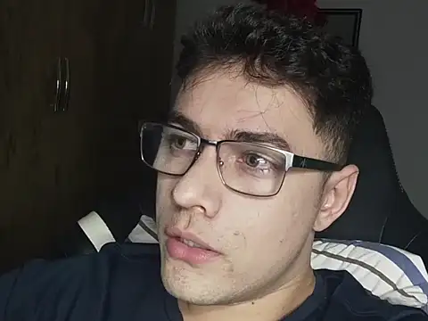 Snapshot of Dyllan__ chatting on October 12, 2:16 am Dyllan online show from October 12, 2:16 am