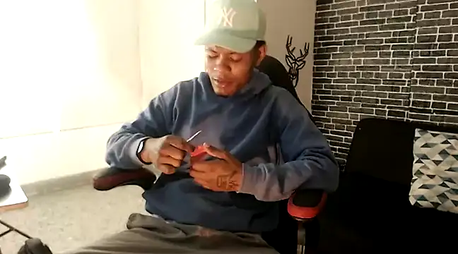 Kalvin Brownn online show from February 2, 1:02 am