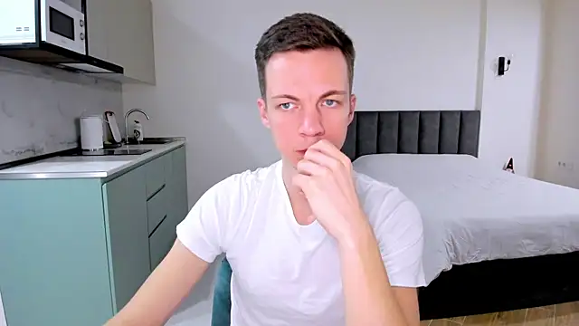 max shy online show from January 22, 12:38 pm